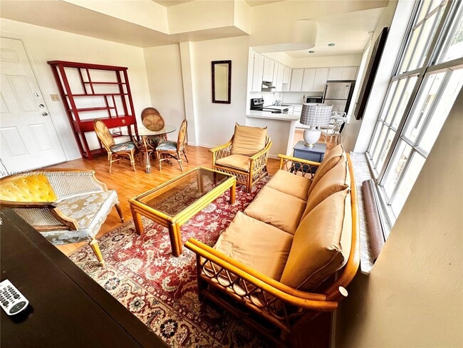 Photo - 1051 Meridian Ave Unidad 1F