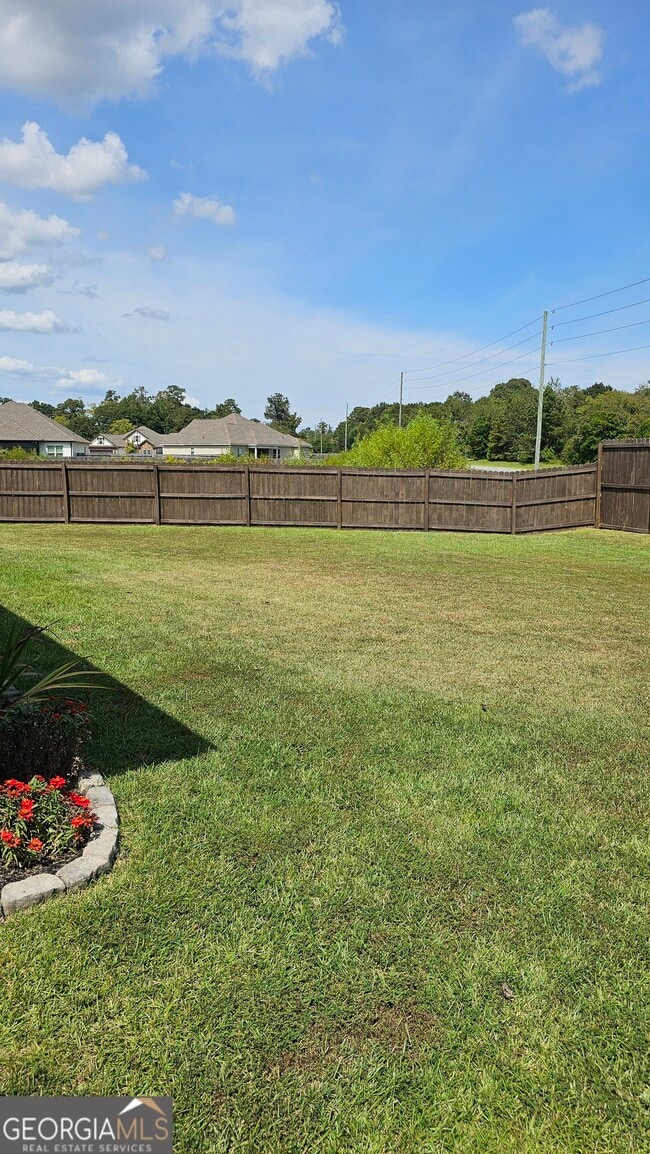 Photo - 208 Huxley Ter