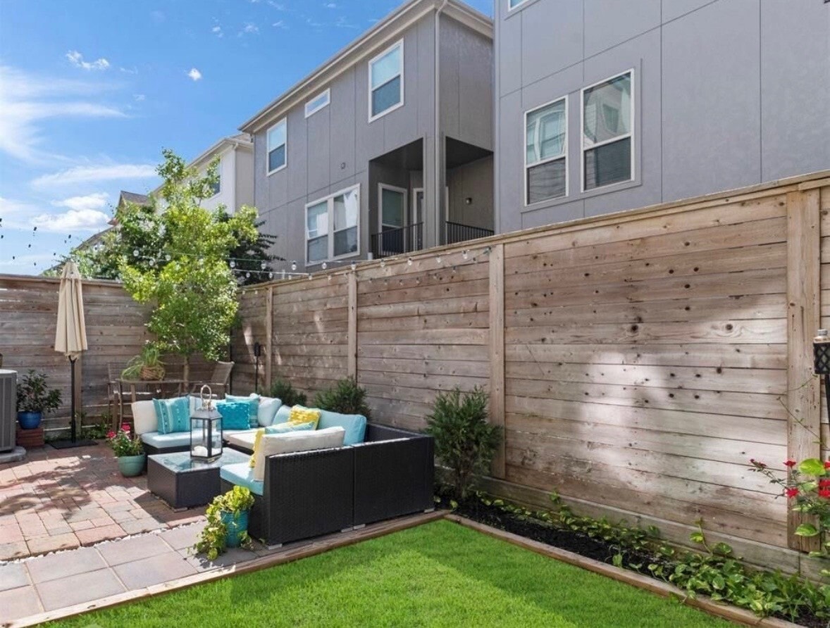 Photo - 2006 Covent Garden Station