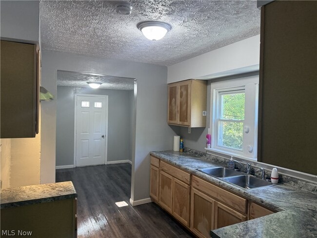 Photo - 958 Haynes St