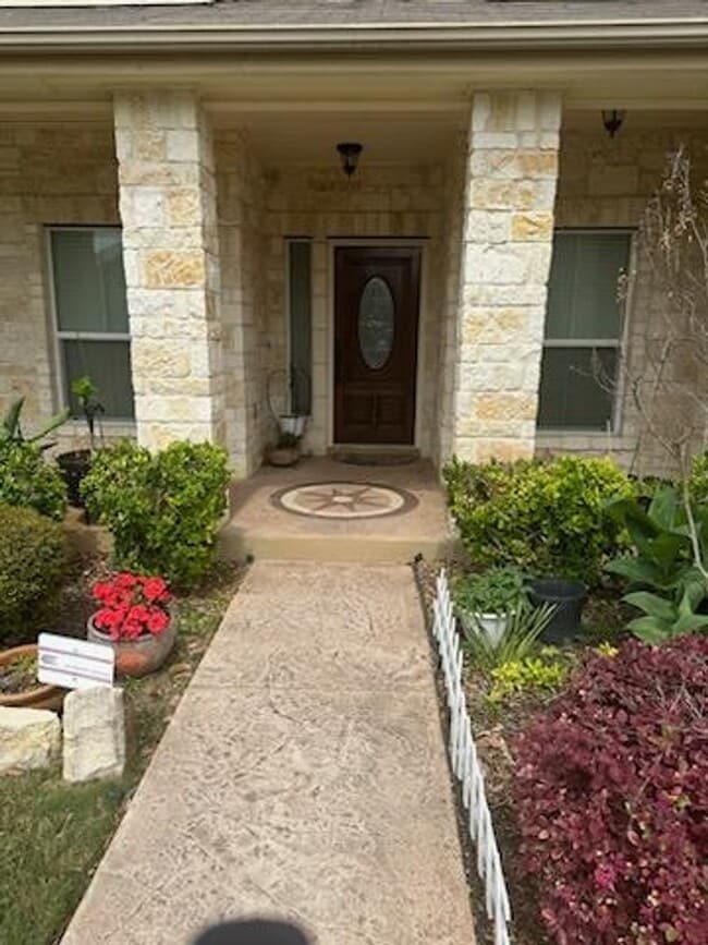 Photo - BEAUTIFUL 5 BEDROOM, 3.5 BATHROOM HOME!