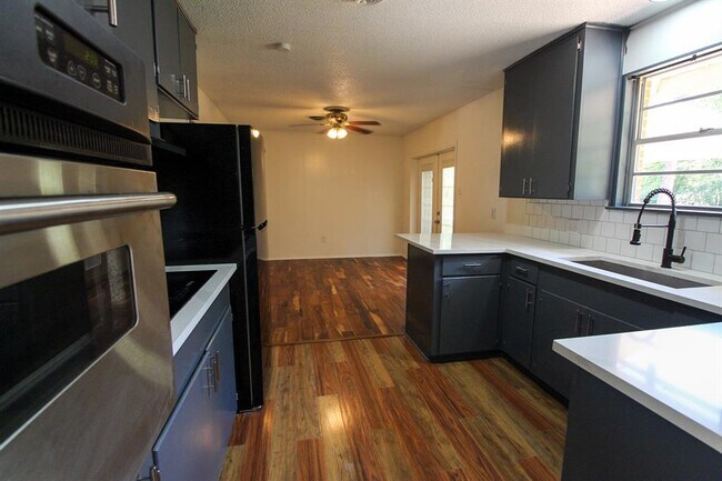 Photo - 1304 Woodlawn St