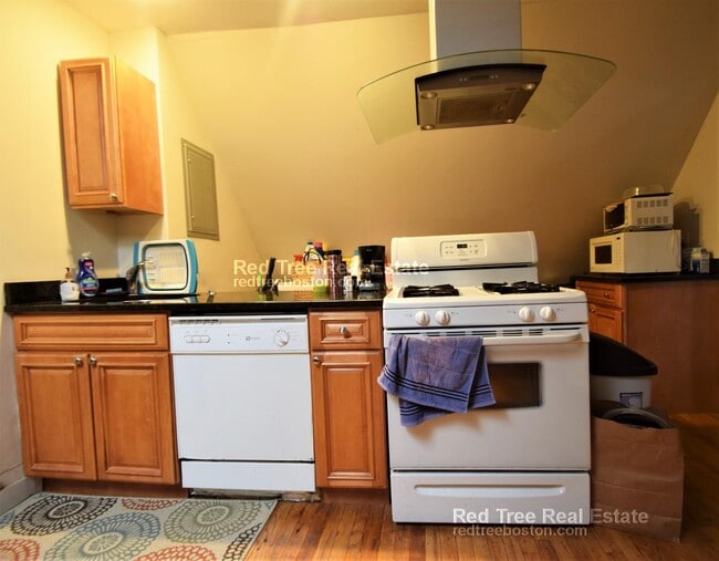 Photo - 68 Boylston St Unit 4