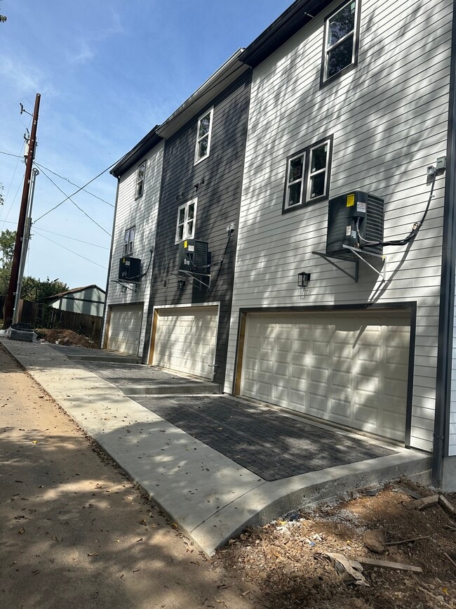 Photo - 200 Raymond St