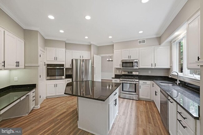 Photo - 5108 Warren Pl NW