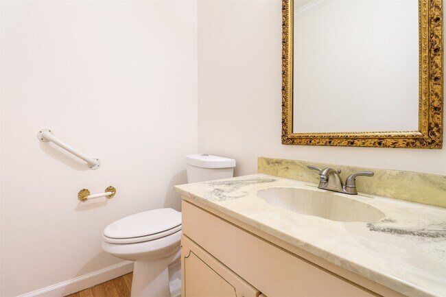 6332 Chevy Chase Dr Unit 16