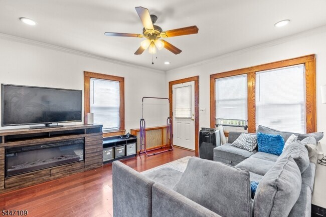139 Van Ave