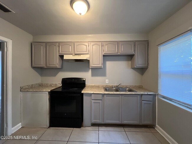 Photo - 3047 W 12th St