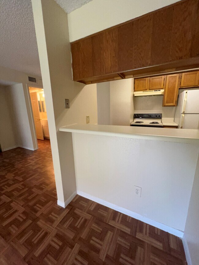 Breakfast bar - 2120 El Paseo St Unit 613