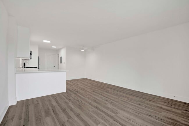 Photo - Chestnut Court Apartments