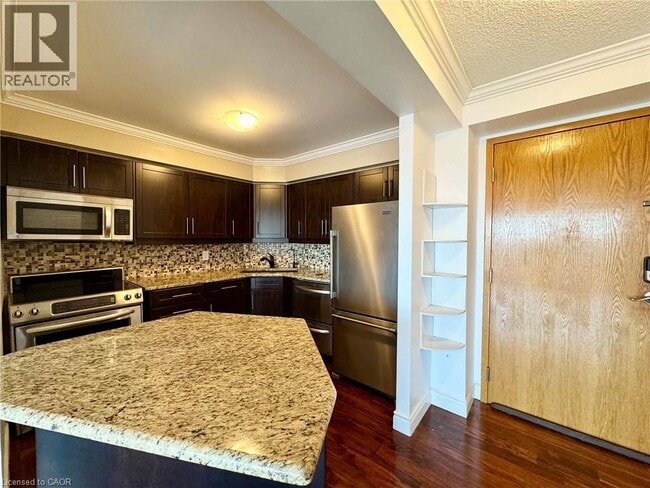 Photo - 237 King St W Unit 810