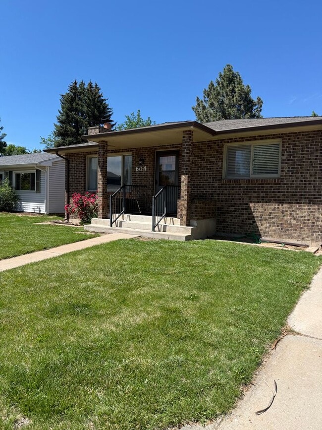 Building Photo - 3-bedroom, 2-bathroom home in the heart of Windsor with Detached Workshop!