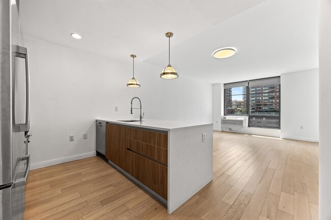 Photo - 160 1st St Unidad 901