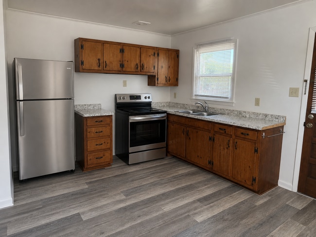Photo - Adorable Duplex with New Flooring! - Lawncare Included!