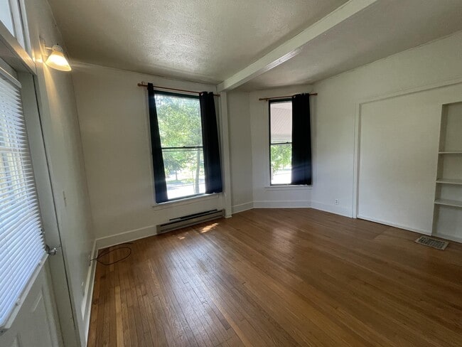 Photo - 521 E 7th St