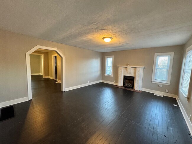 Photo - 211 Langford Ct