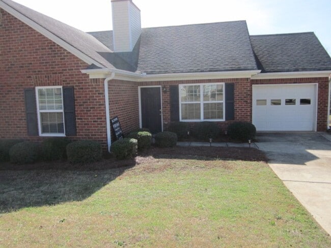 Photo - Awesome 3 Bedroom in Pinecrest!