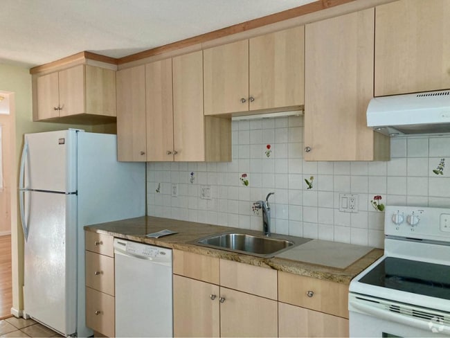 Building Photo - 12 Cutter St Rental