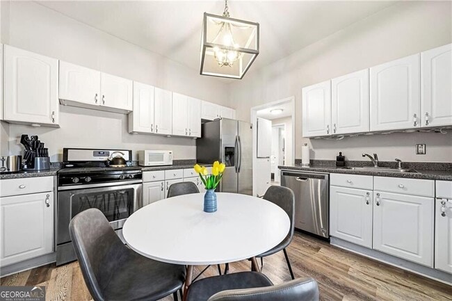 Photo - 1099 Center St NW