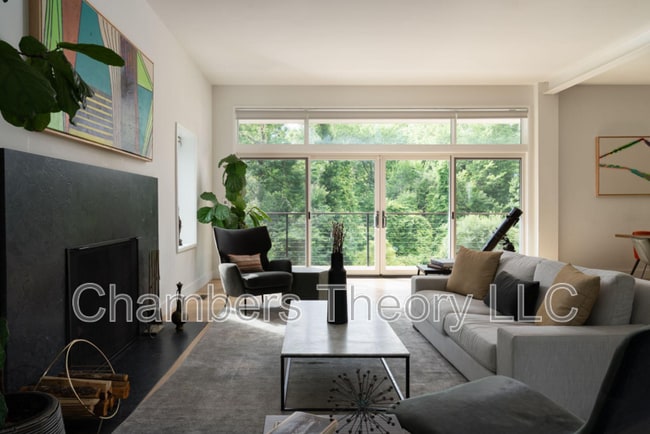Photo - 3820 Argyle Terrace NW