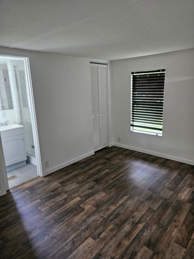 Newly Redone Bedroom - 4221 Norcrest Ln