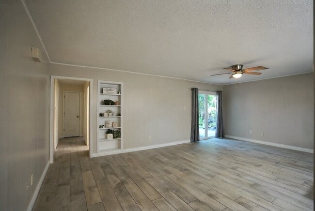 Photo - 118 Talisman St