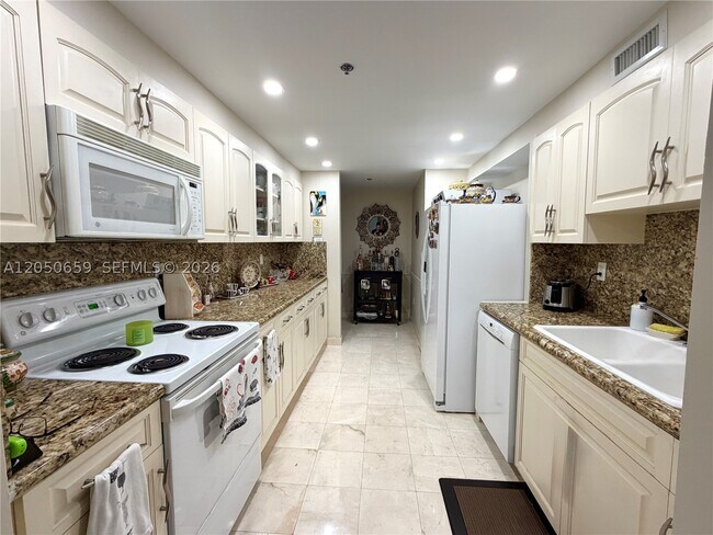 Photo - 3200 Collins Ave Unit 10-1