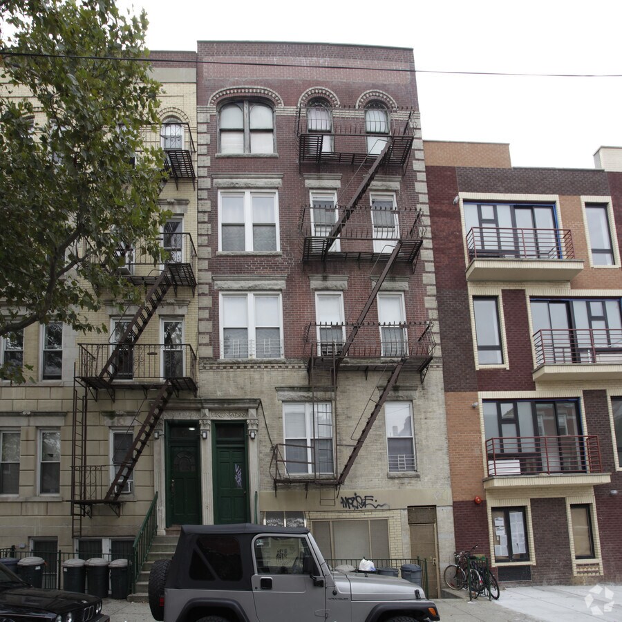 Photo - 16 Conselyea St