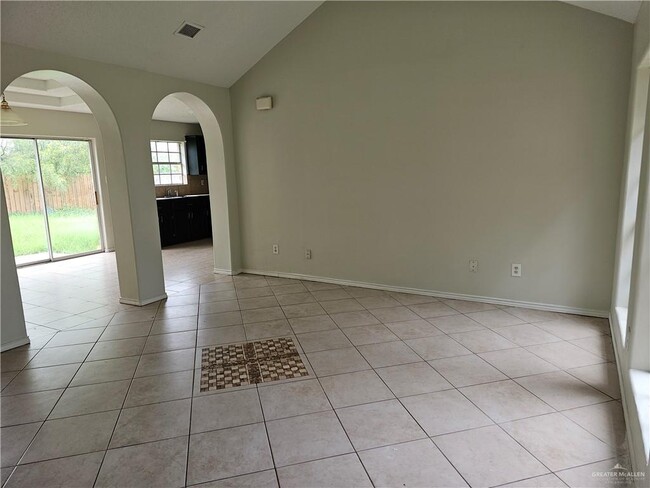 Photo - 12 Garnet Dr