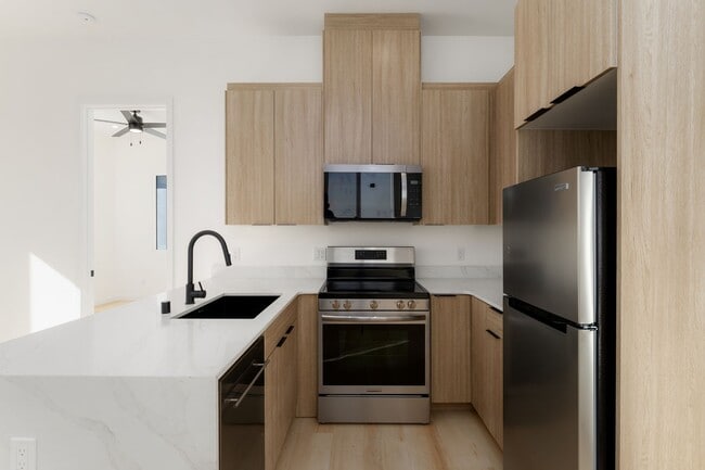4611-4611 Almayo Ave Unit 4605 Almayo Ave. Unit 6