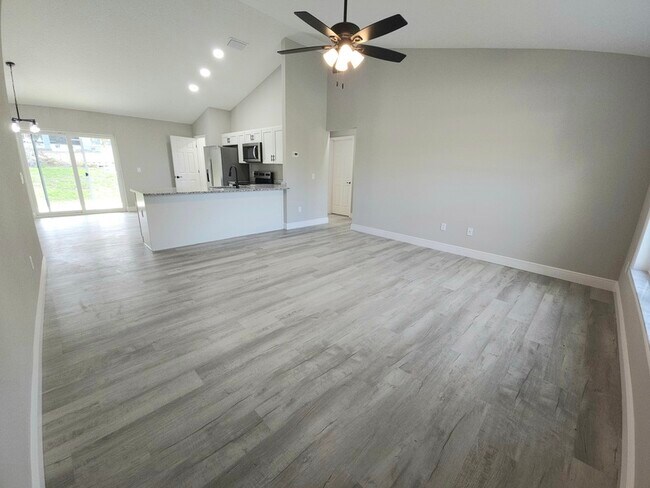 Photo - 7233 N Radcliff Ave