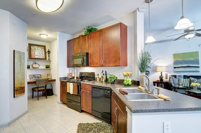 Travis - 2x2 1296 - Kitchen - Avanti Cityside