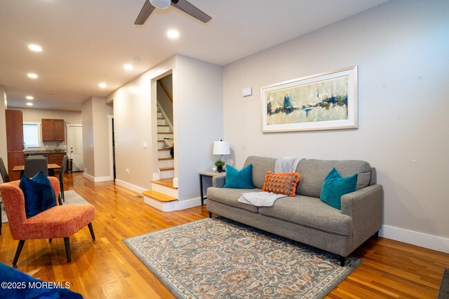 Photo - 736 New St