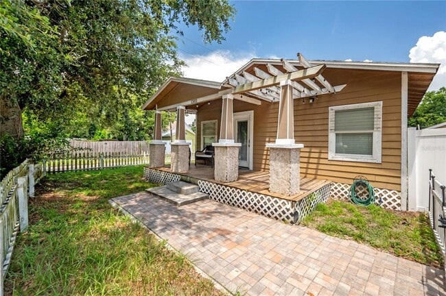 Building Photo - 1302 E Louisiana Ave Rental