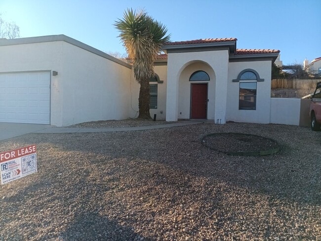 Building Photo - 3 Bedroom, 2 Bathroom Home! Schedule a Showing Today!