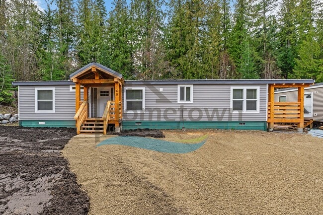 Building Photo - 3 Bedroom 2 Bathroom Home with Off-Street Parking Available in Sagle, Idaho!