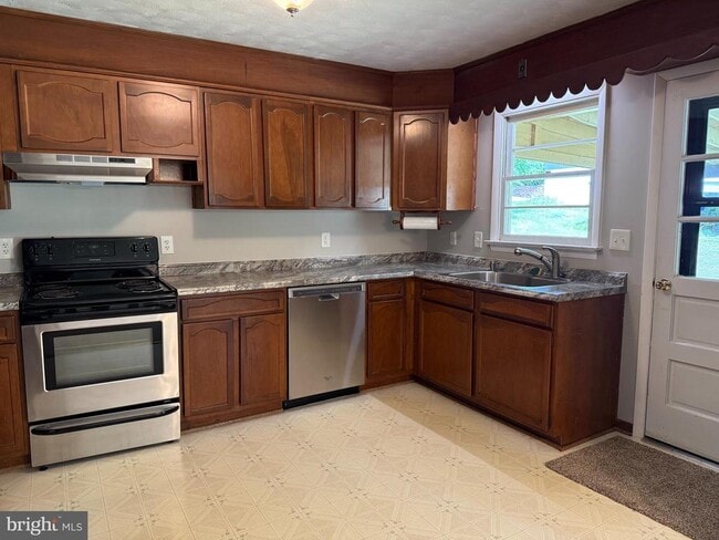 Photo - 11103 Putman Rd