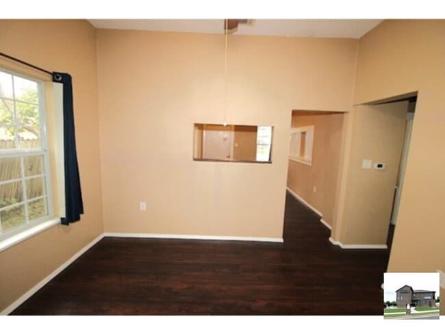 Photo - 207 S 6th St