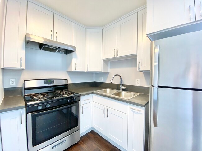 Photo - 1913 W 2nd St Unidad 24