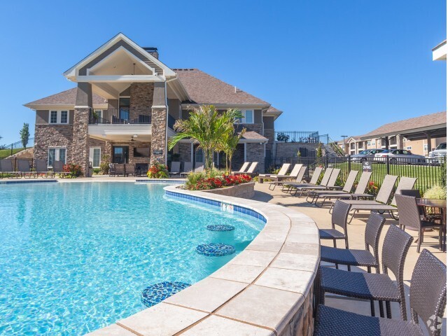 Poolside Swim-Up Bar - The Retreat at Tiffany Woods Rental