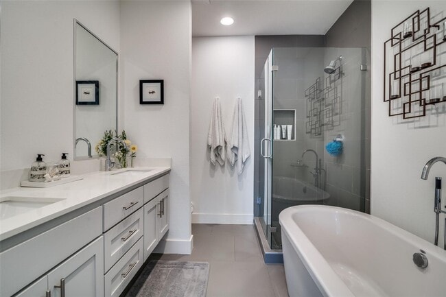 Photo - Prime Lower Greenville location with an open floorplan!