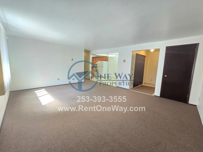 Photo - 18601 4th St E