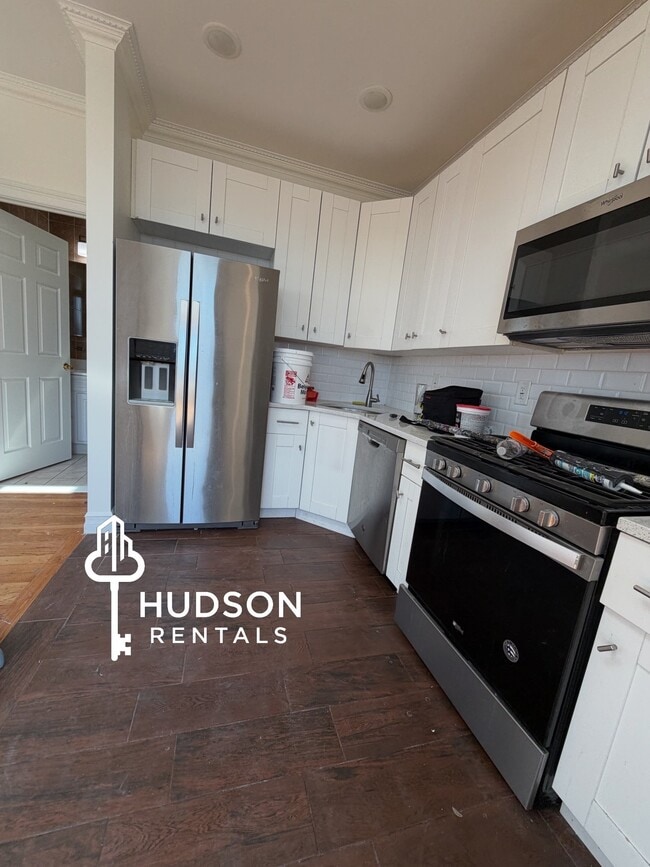 Building Photo - 369 Danforth Ave Unit 404