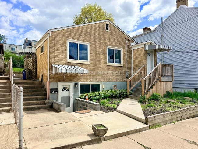 Building Photo - 433 Ella St