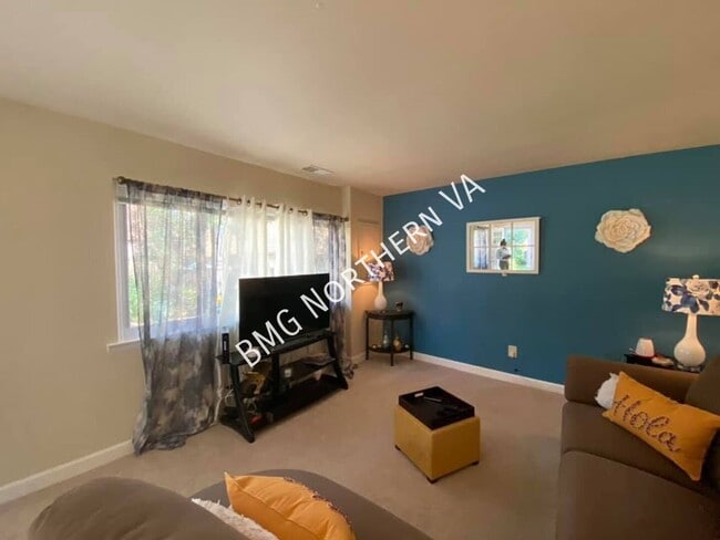 3866 Manzanita Pl