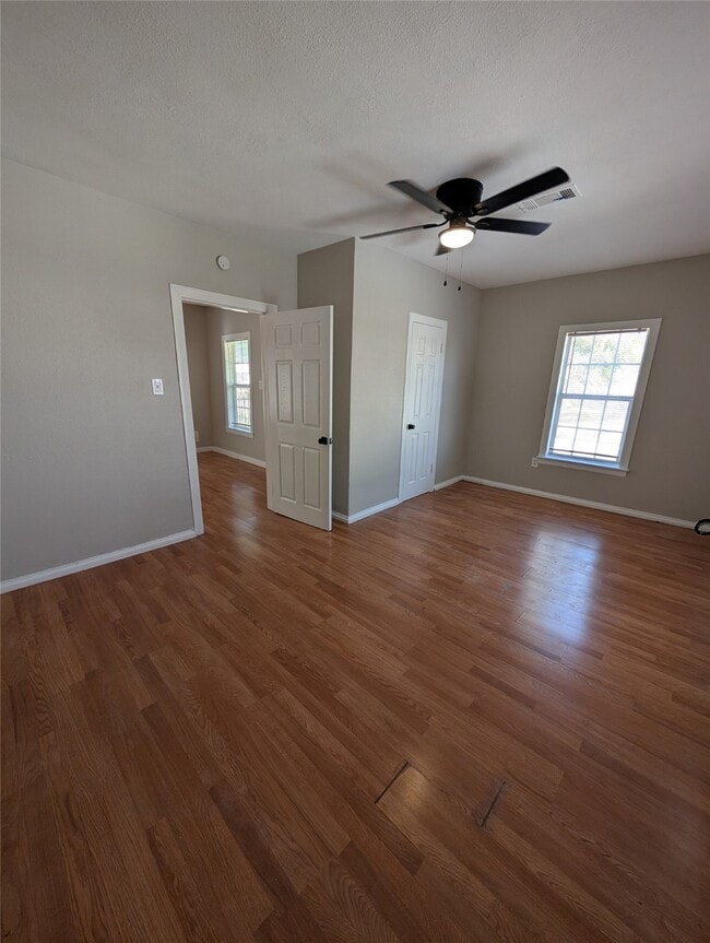 Photo - 2125 Nora St