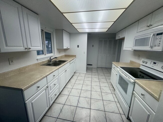 Photo - Main Level Living in West Jordan!