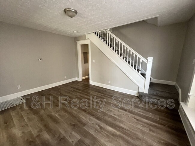 Photo - 514 E 33rd St