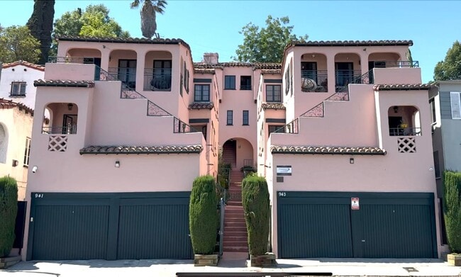 Building Photo - 941 N. Vendome St.