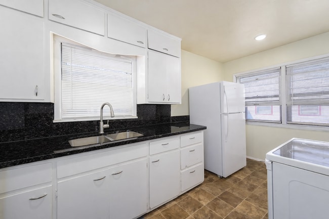 Photo - 6215 Independence St